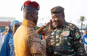le capitaine Ibrahim Traoré recevant le général Tiani du Niger