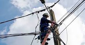 Le déficit d’électricité menace les ambitions de transformation locale des minerais en Guinée et en Afrique du Sud