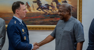 Ghana : le chef d’AFRICOM reçu à Accra par le président John Dramani Mahama